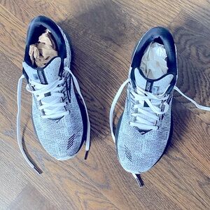 Woman’s Brooks Adrenaline Sneakers